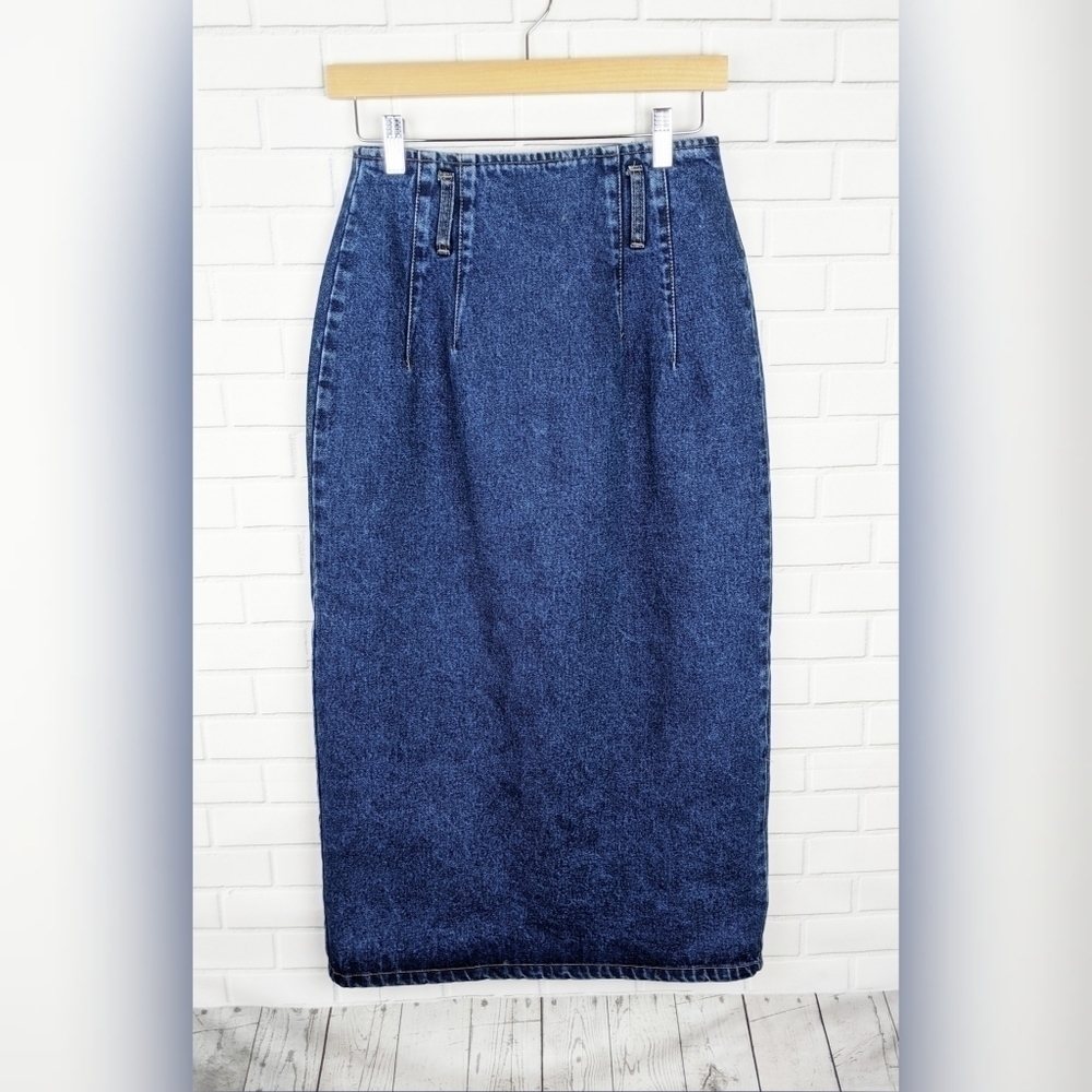 Squeeze Jeans Skirt Womens 9/10 Juniors Blue
Y2K midi Jean 90s mod school casual